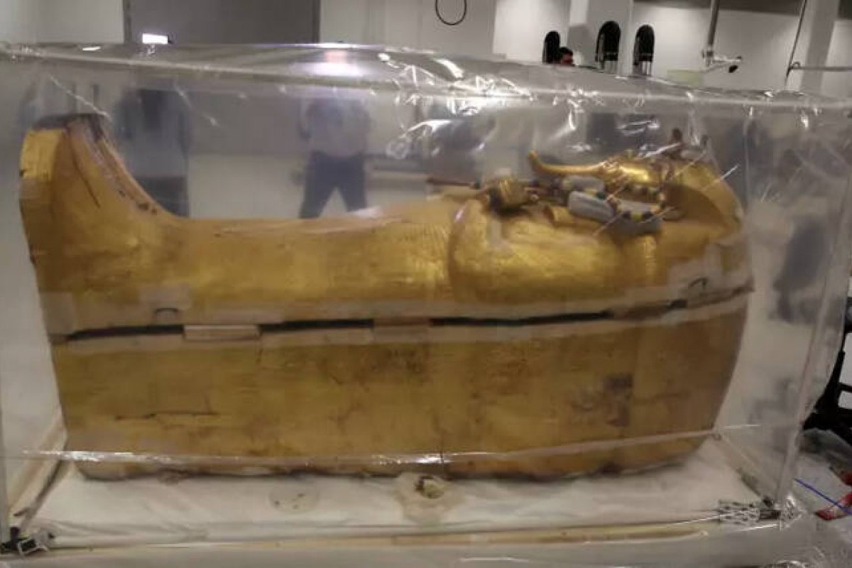 King Tut's Coffin Leaves his Tomb